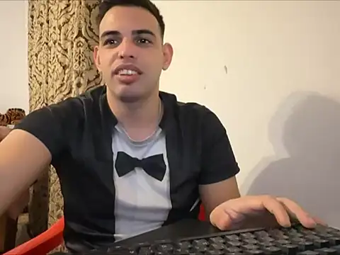 Snapshot of _Djonson_ chatting on October 2025 06:25:02 PM Djonson online show from October 2025 06:25:02 PM