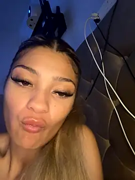 Snapshot of Honeyyyxo chatting on November 2025 03:20:02 AM Honeyyyxo online show from November 2025 03:20:02 AM