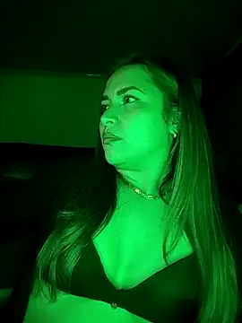 Snapshot of AlannadeLuna chatting on December 2025 03:44:02 AM AlannadeLuna online show from December 2025 03:44:02 AM