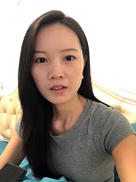 Snapshot of Mile-m chatting on October 2025 02:12:01 AM Mile-m online show from October 2025 02:12:01 AM