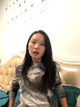 Snapshot of Mile-m chatting on October 2025 01:39:01 PM Mile-m online show from October 2025 01:39:01 PM