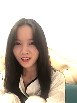 Snapshot of Mile-m chatting on November 2025 04:47:01 AM Mile-m online show from November 2025 04:47:01 AM