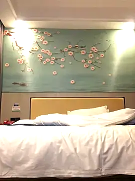 Snapshot of Mile-m chatting on November 2025 10:14:01 AM Mile-m online show from November 2025 10:14:01 AM