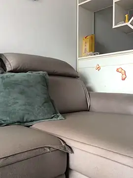 Snapshot of Mile-m chatting on November 2025 06:55:01 AM Mile-m online show from November 2025 06:55:01 AM