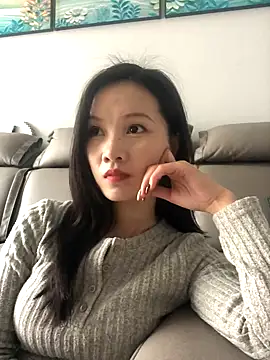 Snapshot of Mile-m chatting on November 2025 06:56:01 AM Mile-m online show from November 2025 06:56:01 AM