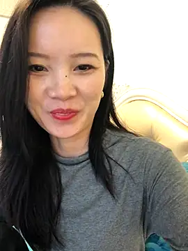 Snapshot of Mile-m chatting on November 2025 08:42:01 AM Mile-m online show from November 2025 08:42:01 AM