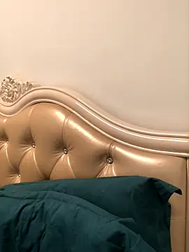 Snapshot of Mile-m chatting on November 2025 12:53:02 AM Mile-m online show from November 2025 12:53:02 AM