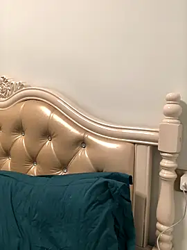 Snapshot of Mile-m chatting on November 2025 02:18:01 PM Mile-m online show from November 2025 02:18:01 PM