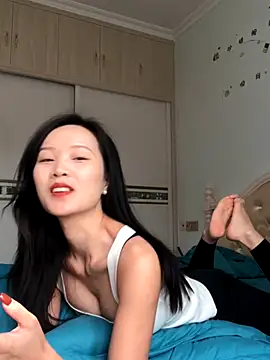 Snapshot of Mile-m chatting on November 2025 03:42:02 AM Mile-m online show from November 2025 03:42:02 AM