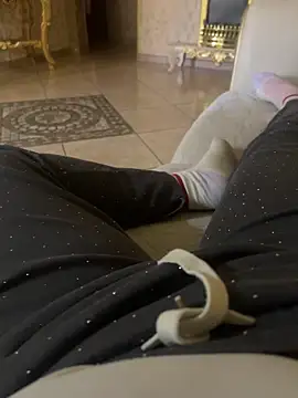 Snapshot of Bionda19 chatting on November 2025 08:13:01 AM Bionda19 online show from November 2025 08:13:01 AM