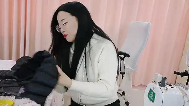 Snapshot of CCOO520 chatting on November 2025 08:34:02 AM CCOO520 online show from November 2025 08:34:02 AM