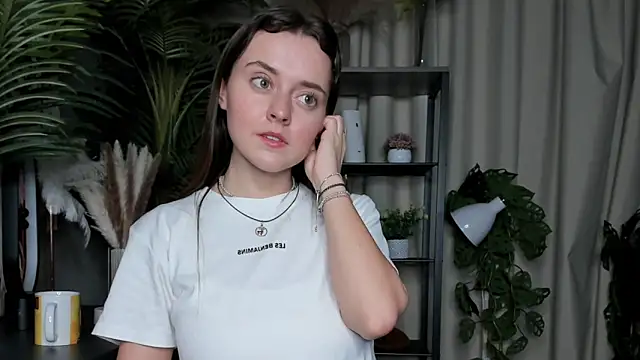 Snapshot of ThelmaJusto chatting on October 2025 03:45:02 PM ThelmaJusto online show from October 2025 03:45:02 PM