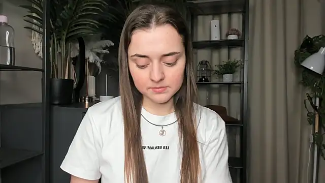 Snapshot of ThelmaJusto chatting on November 2025 05:12:01 PM ThelmaJusto online show from November 2025 05:12:01 PM