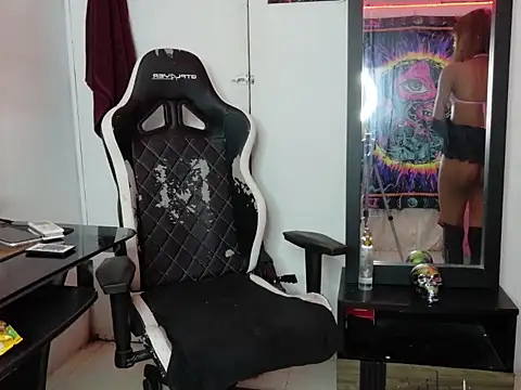 kitty-aly online show from December 2025 11:45:02 PM