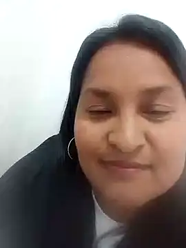 lucia00xx online show from October 2025 06:52:02 PM