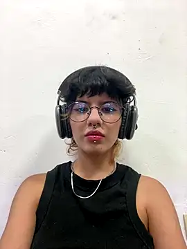 Snapshot of eva_caos chatting on November 2025 06:28:01 PM eva caos online show from November 2025 06:28:01 PM