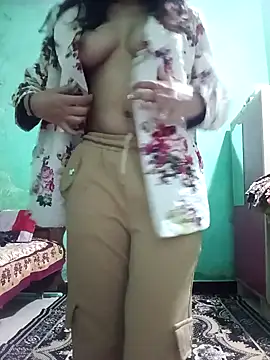 Snapshot of Hornyme18 chatting on November 2025 04:05:01 PM Hornyme18 online show from November 2025 04:05:01 PM