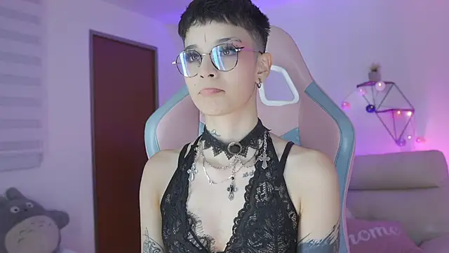 Snapshot of Giia_Moretti_ chatting on November 2025 10:43:01 PM Giia Moretti online show from November 2025 10:43:01 PM