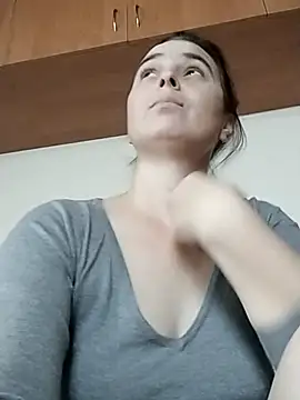 Snapshot of Ella-433 chatting on December 2025 10:42:01 AM Ella-433 online show from December 2025 10:42:01 AM