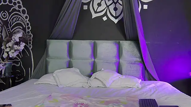 Snapshot of Aranzza_Ross chatting on December 2025 08:37:02 PM Aranzza Ross online show from December 2025 08:37:02 PM