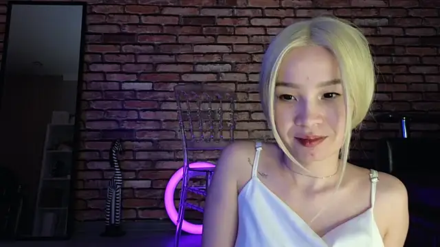 Snapshot of saya_li1 chatting on October 2025 08:35:01 PM saya li1 online show from October 2025 08:35:01 PM