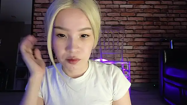 Snapshot of saya_li1 chatting on October 2025 09:15:02 PM saya li1 online show from October 2025 09:15:02 PM