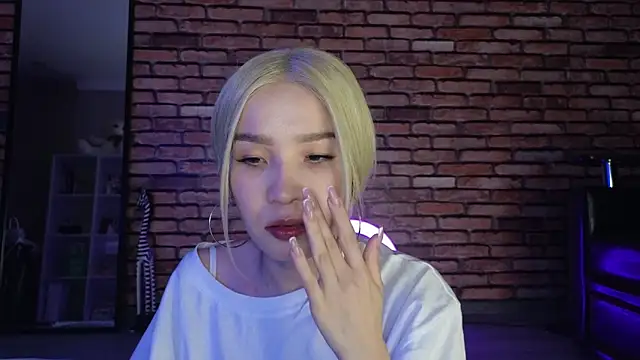 Snapshot of saya_li1 chatting on November 2025 10:31:02 PM saya li1 online show from November 2025 10:31:02 PM