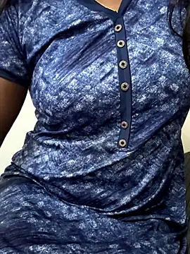 Snapshot of Tamilmallu-duskygirl03 chatting on November 2025 06:06:01 PM Tamilmallu-duskygirl03 online show from November 2025 06:06:01 PM