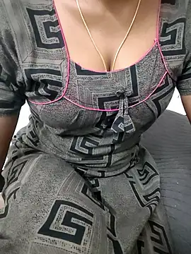 Snapshot of Tamilmallu-duskygirl03 chatting on November 2025 06:56:02 AM Tamilmallu-duskygirl03 online show from November 2025 06:56:02 AM