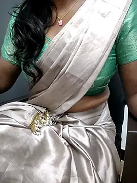 Snapshot of Tamilmallu-duskygirl03 chatting on November 2025 07:21:02 AM Tamilmallu-duskygirl03 online show from November 2025 07:21:02 AM