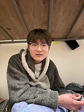 Snapshot of KK-cuteboy chatting on December 2025 02:48:01 PM KK-cuteboy online show from December 2025 02:48:01 PM