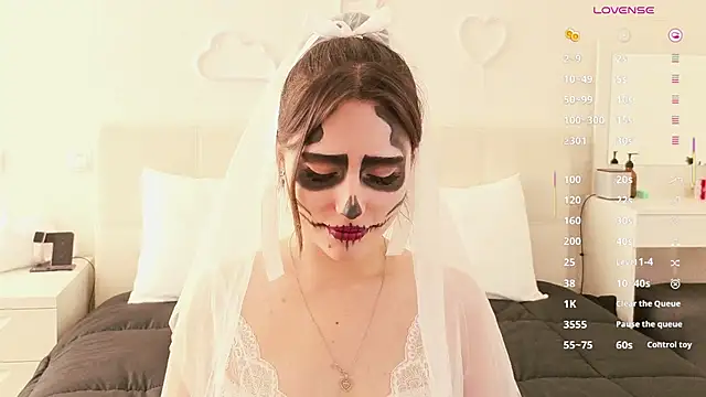 Snapshot of MoonliteDiva chatting on October 2025 06:25:01 AM MoonliteDiva online show from October 2025 06:25:01 AM