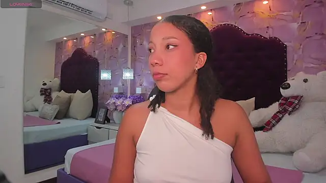 Snapshot of cloe_555 chatting on October 2025 10:12:01 PM cloe 555 online show from October 2025 10:12:01 PM