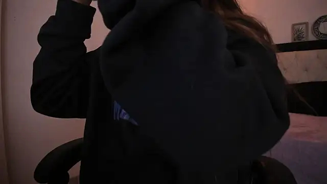 Snapshot of Sara_Roades chatting on December 2025 07:53:02 PM Sara Roades online show from December 2025 07:53:02 PM