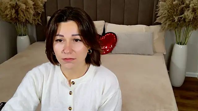 Snapshot of EdenSolis chatting on November 2025 09:04:01 AM EdenSolis online show from November 2025 09:04:01 AM