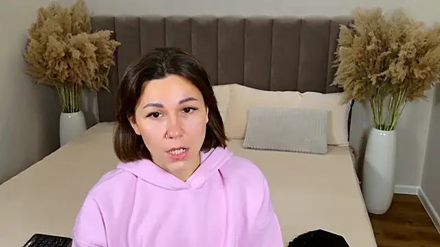 Snapshot of EdenSolis chatting on November 2025 09:37:01 AM EdenSolis online show from November 2025 09:37:01 AM