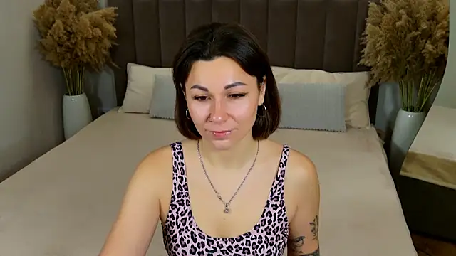 Snapshot of EdenSolis chatting on November 2025 09:23:01 AM EdenSolis online show from November 2025 09:23:01 AM