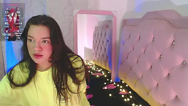 Snapshot of beauty_lana18 chatting on November 2025 10:10:02 PM beauty lana18 online show from November 2025 10:10:02 PM