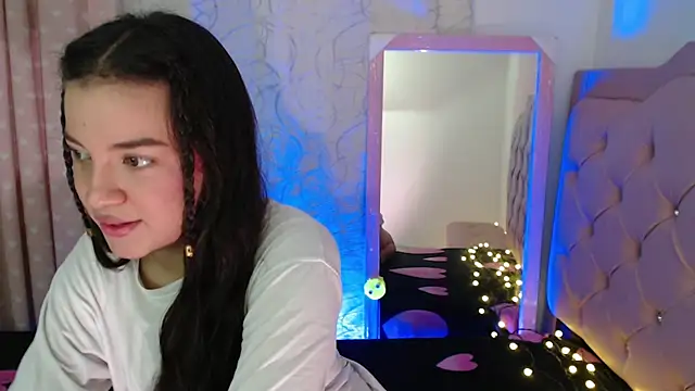 Snapshot of beauty_lana18 chatting on November 2025 01:26:02 AM beauty lana18 online show from November 2025 01:26:02 AM