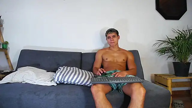 Snapshot of mirallesandbig chatting on October 2025 10:21:02 PM mirallesandbig online show from October 2025 10:21:02 PM