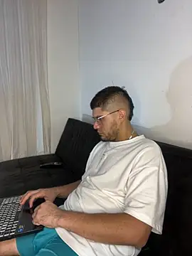 Snapshot of mirallesandbig chatting on October 2025 10:48:02 PM mirallesandbig online show from October 2025 10:48:02 PM