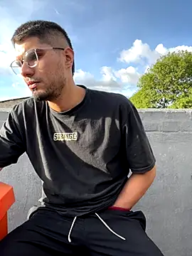 Snapshot of mirallesandbig chatting on November 2025 09:36:02 PM mirallesandbig online show from November 2025 09:36:02 PM