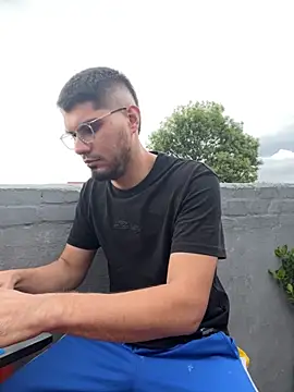 Snapshot of mirallesandbig chatting on November 2025 08:58:01 PM mirallesandbig online show from November 2025 08:58:01 PM