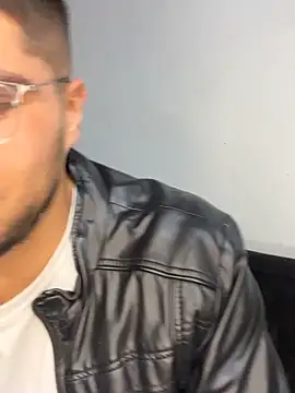 Snapshot of mirallesandbig chatting on December 2025 12:51:01 AM mirallesandbig online show from December 2025 12:51:01 AM