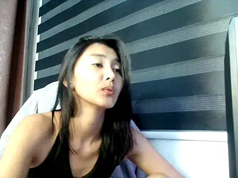 Snapshot of De_amore chatting on October 2025 01:48:02 PM De amore online show from October 2025 01:48:02 PM