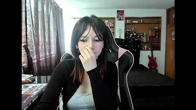 Snapshot of Maki_Zein_ chatting on October 2025 03:13:02 PM Maki Zein online show from October 2025 03:13:02 PM