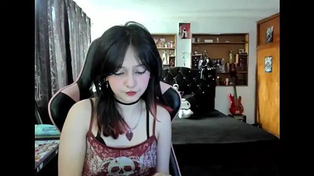 Snapshot of Maki_Zein_ chatting on November 2025 02:29:02 PM Maki Zein online show from November 2025 02:29:02 PM