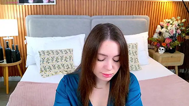 Snapshot of JulliRoss chatting on October 2025 05:08:02 AM JulliRoss online show from October 2025 05:08:02 AM