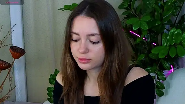 Snapshot of JulliRoss chatting on October 2025 05:15:01 AM JulliRoss online show from October 2025 05:15:01 AM