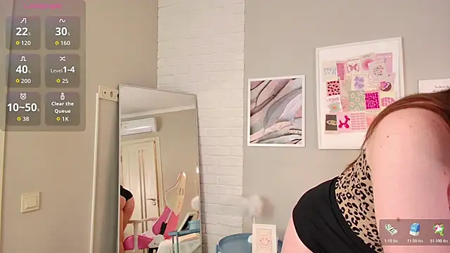 Snapshot of JulliRoss chatting on November 2025 05:18:02 AM JulliRoss online show from November 2025 05:18:02 AM